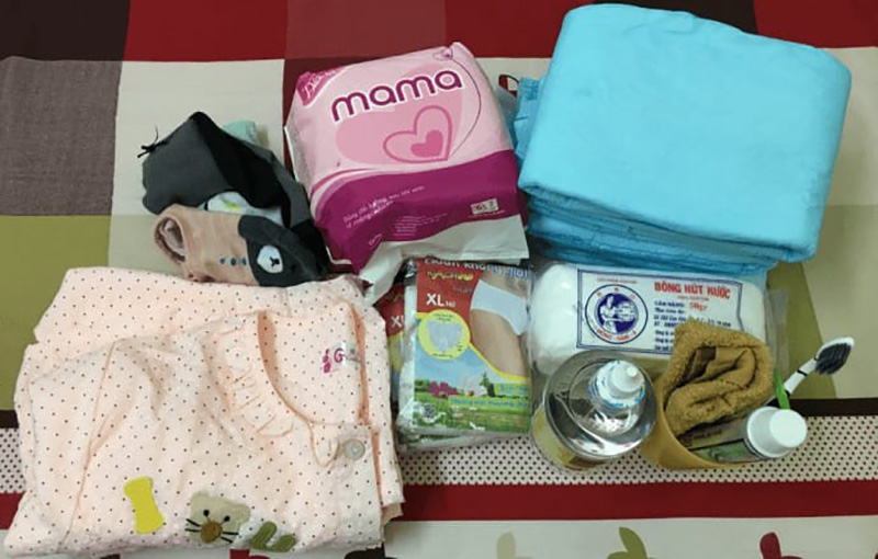 Chuẩn bị đồ đi sinh cho mẹ