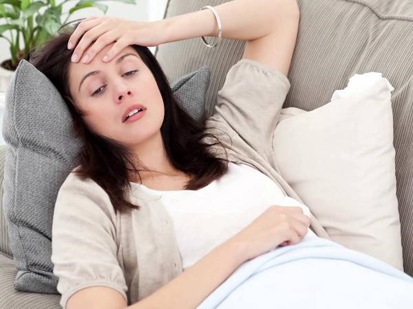 Dấu hiệu mang thai ngoài tử cung tháng đầu