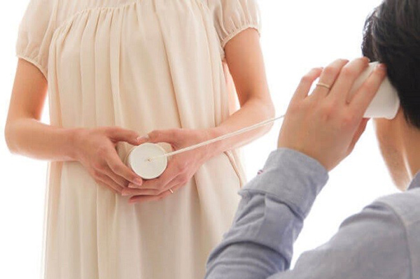 noi-chuyen-voi-be Nếu mẹ không biết, thai nhi sẽ phân biệt được giọng mẹ và giọng người ngoài đó.